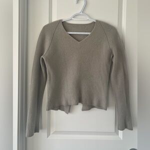 Sage Green 100% Cashmere V-Neck Sweater – Slim Fit – Size S